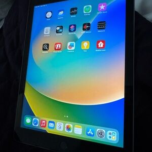 Apple iPad - Black - Tablet 5 gen 32gb